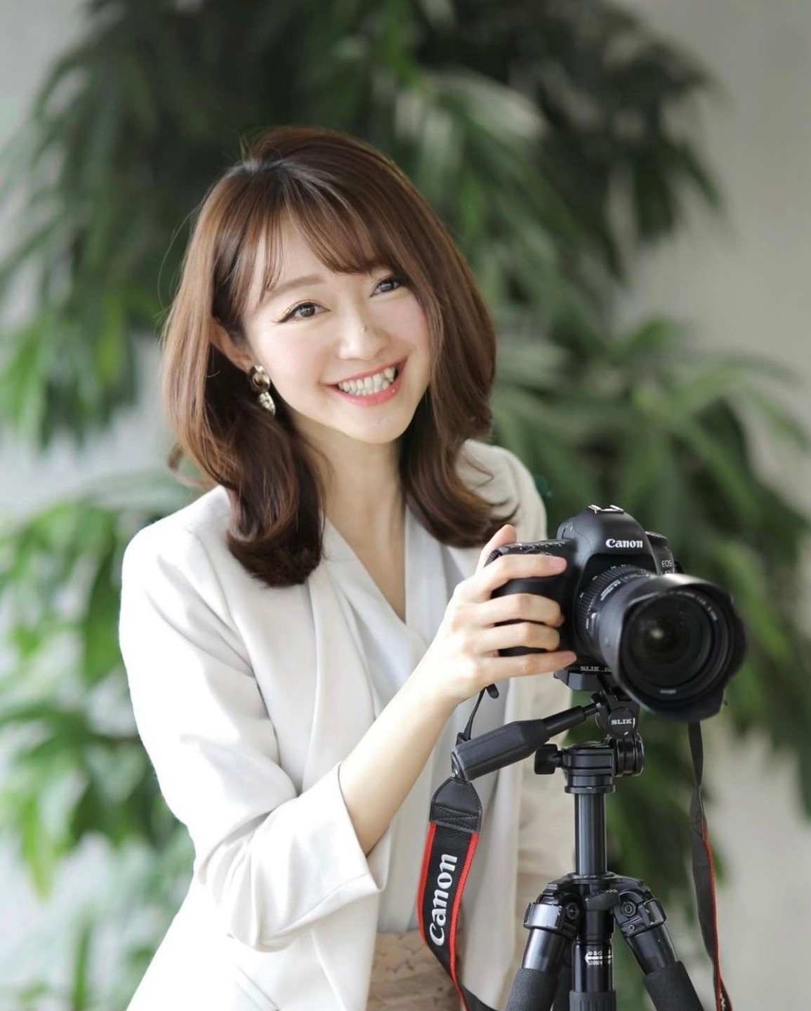 撮影を担当するカメラマン Sayaka